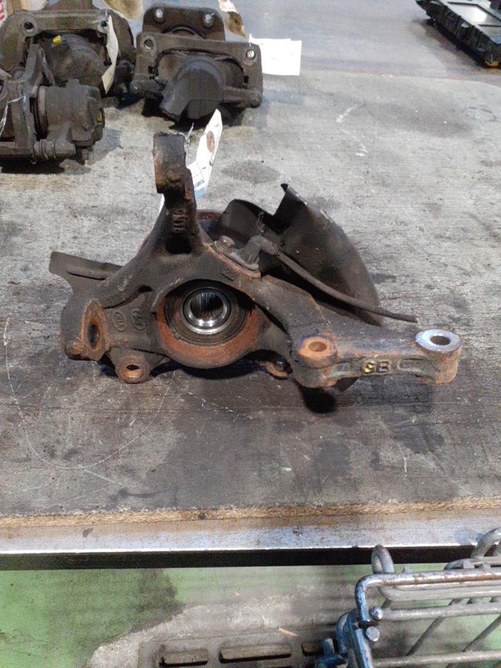 Fusee avant gauche HYUNDAI I 20 2 PHASE 2 Essence - 1