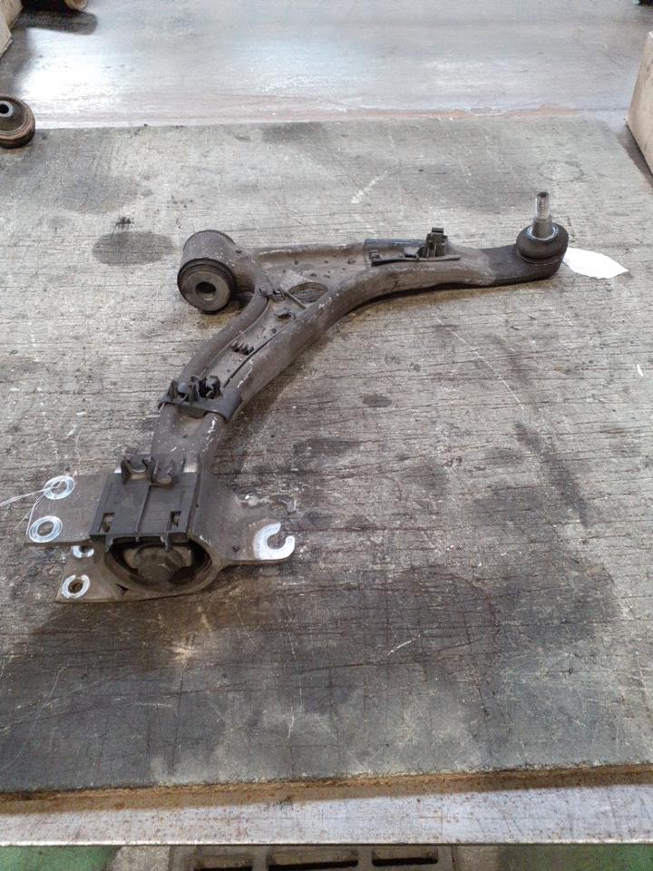 Triangolo anteriore destro MERCEDES CLASSE B 246 PHASE 2 Mountaingrau (7787) Diésel - 1