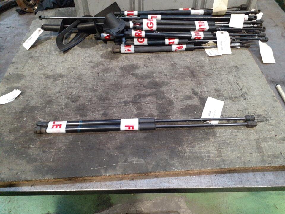 Verin de coffre OPEL CORSA E Essence - 1