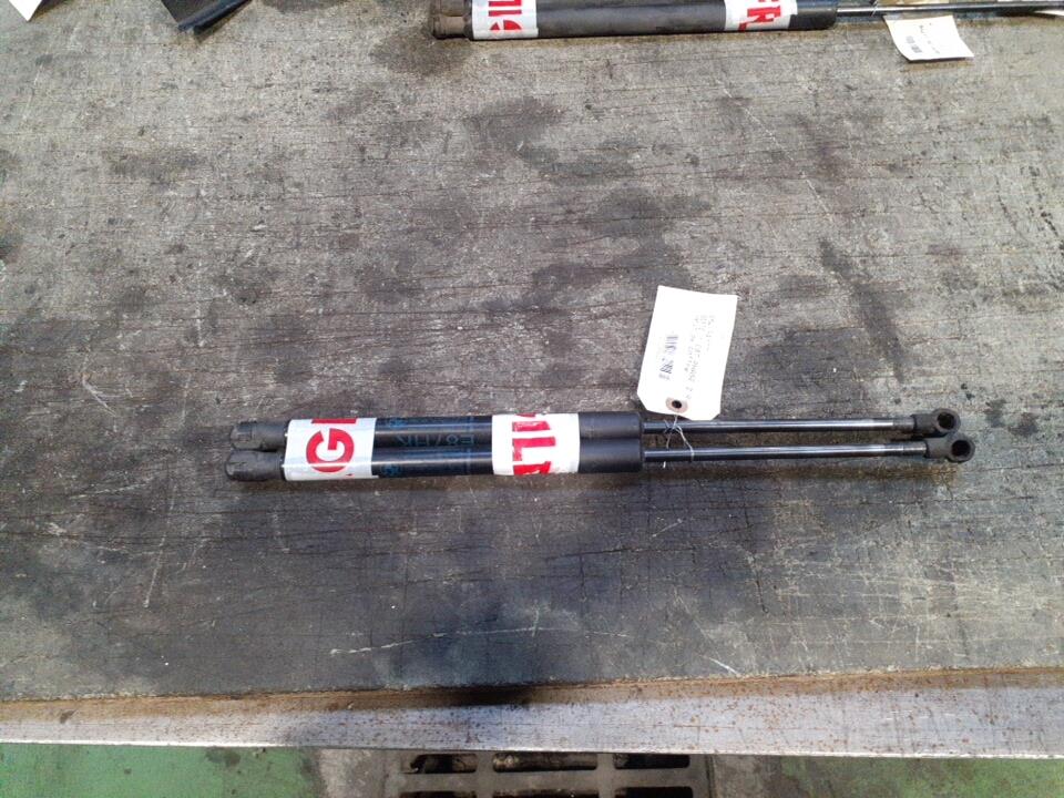 Verin de coffre BMW SERIE 1 E87 PHASE 2 Alpinweiss III (300) Diesel - 1
