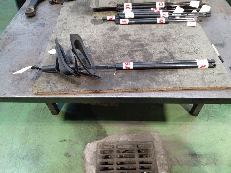 Molla a gas bagagliaio SEAT TOLEDO 3 Bleu (Meer Blau) (LS5Y/V6)  - 1