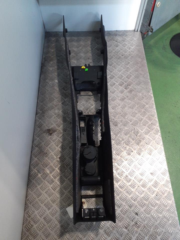 Console central (interieur plastique) AUDI A3 2 SPORTBACK PHASE 1 Diesel - 1
