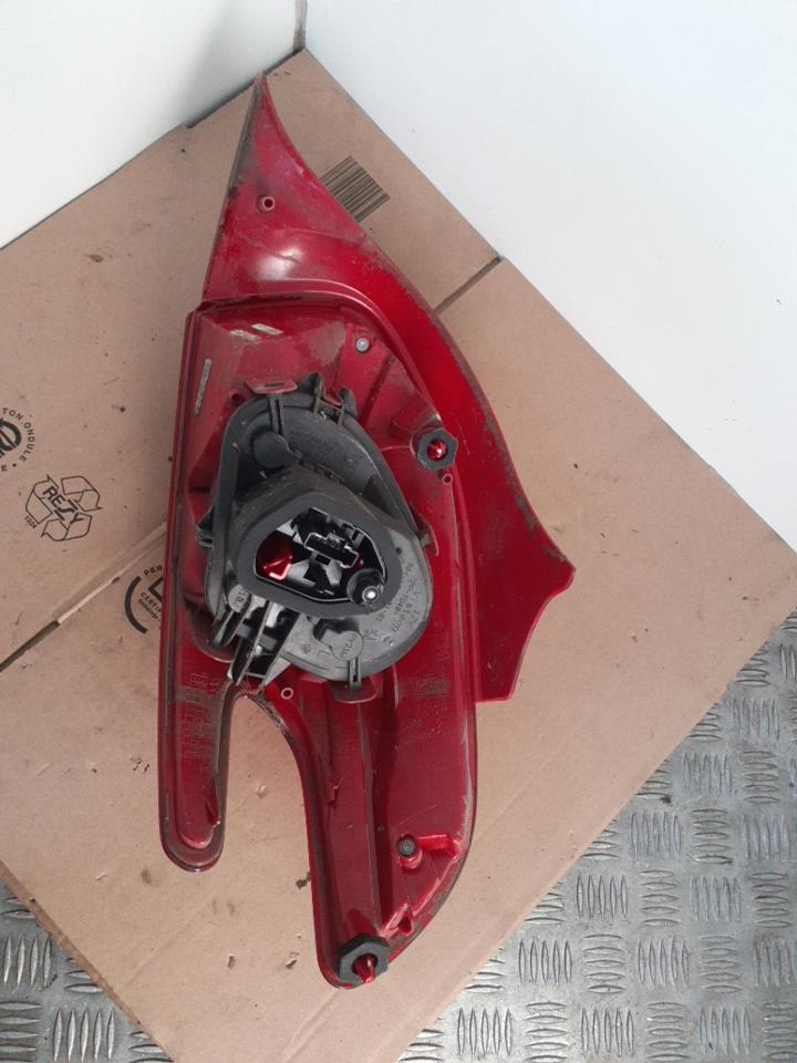 Fanale posteriore principale sinistro (luci) PEUGEOT 208 1 PHASE 1 Gasolina - 1
