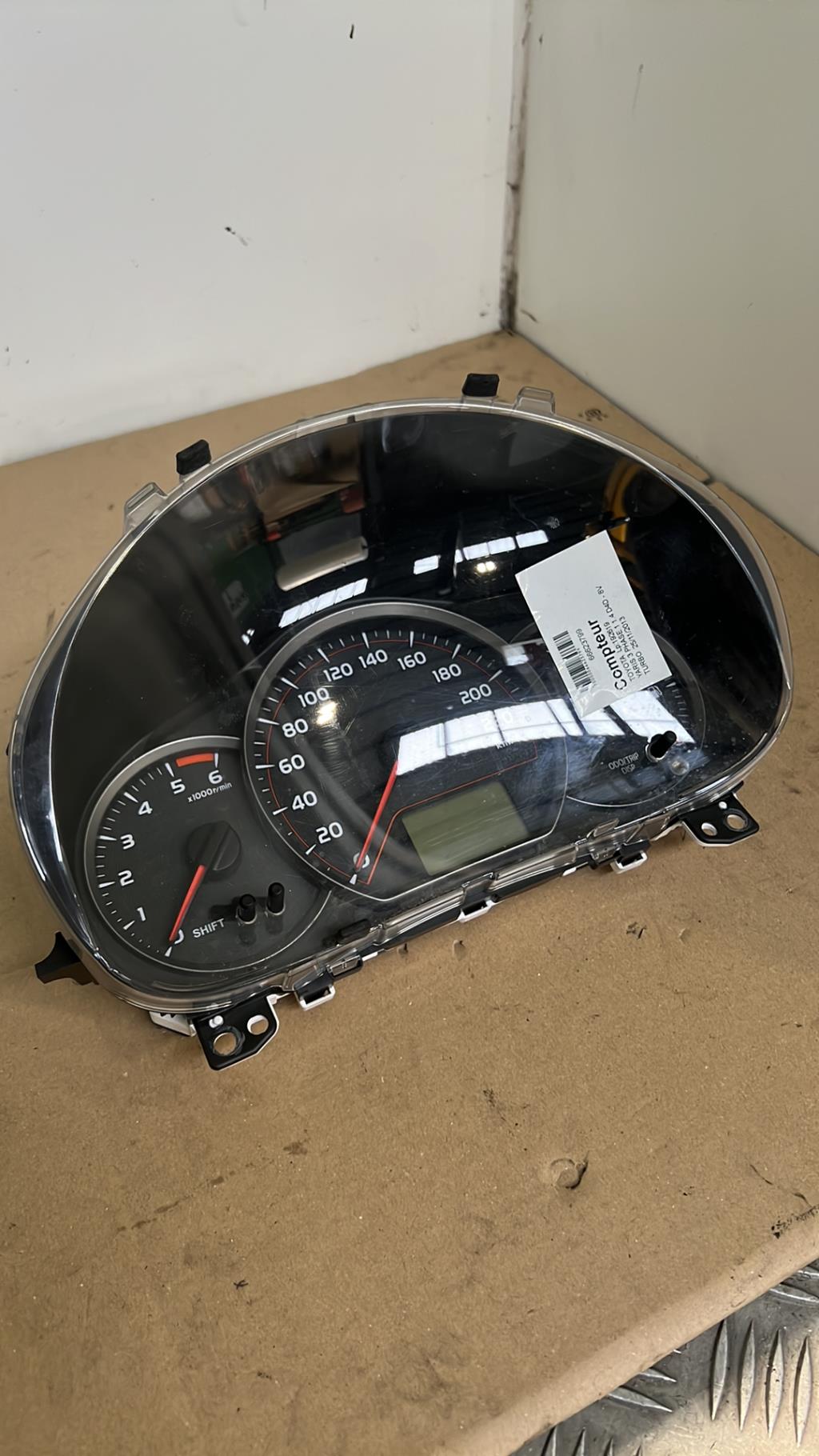 Compteur TOYOTA YARIS 3 PHASE 1 Diesel - 1