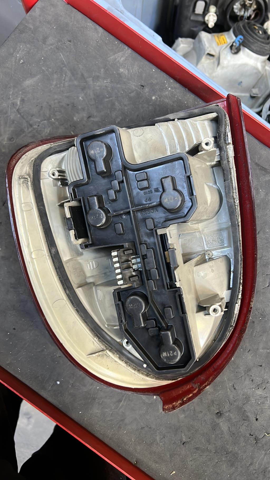 Fanale posteriore principale sinistro (luci) OPEL CORSA B PHASE 2 Gasolina - 1