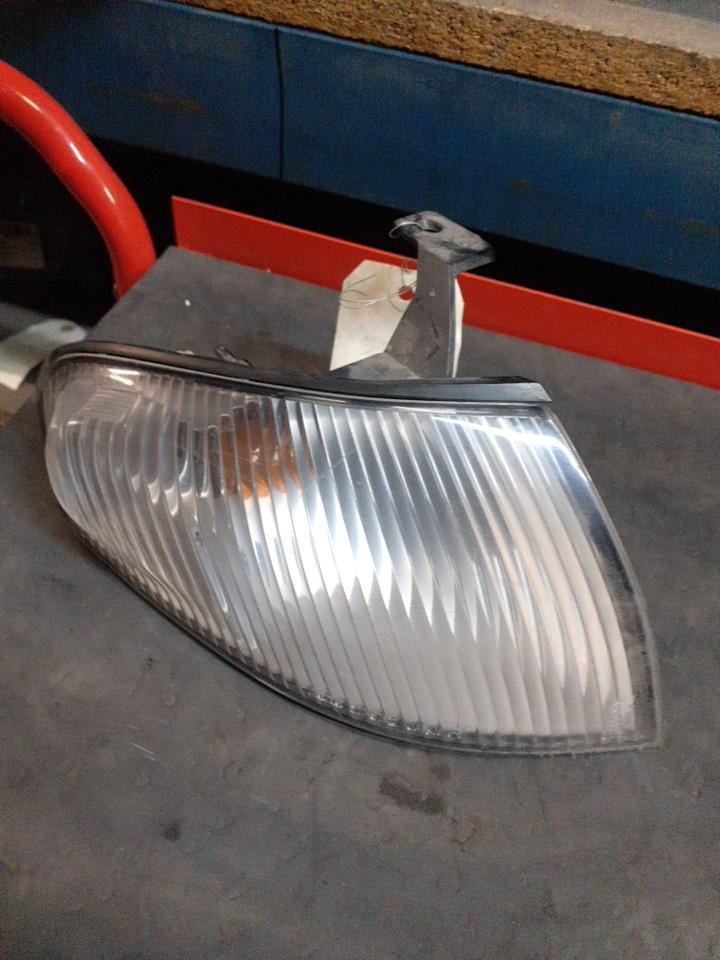 Gruppo ottico anteriore secondario destro (luci)(freccia) MAZDA 323 6 Diésel - 1