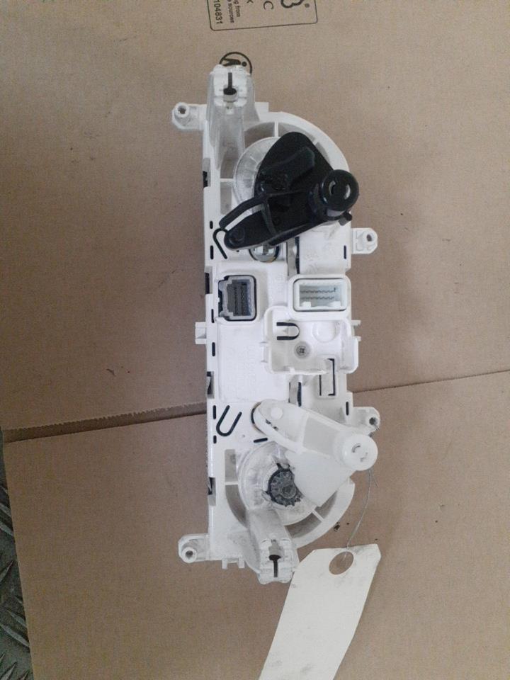 Commande chauffage RENAULT CLIO 4 PHASE 2 Essence - 1
