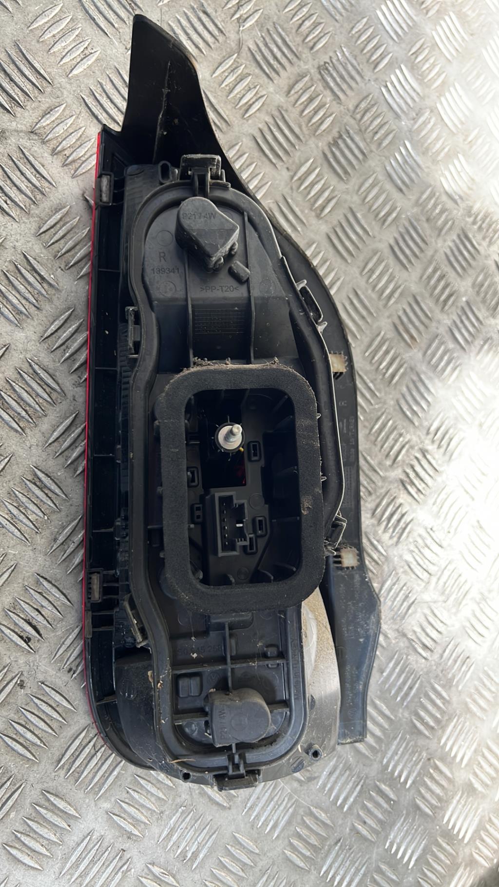Fanale posteriore principale destro (luci) VOLKSWAGEN UP PHASE 1  Blanc Candyweiss (LB9A/B4)  - 1
