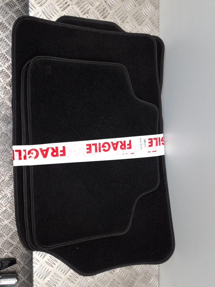 Tapis de sol PEUGEOT 208 1 PHASE 1   Gris Aluminium (EZR) Essence - 1