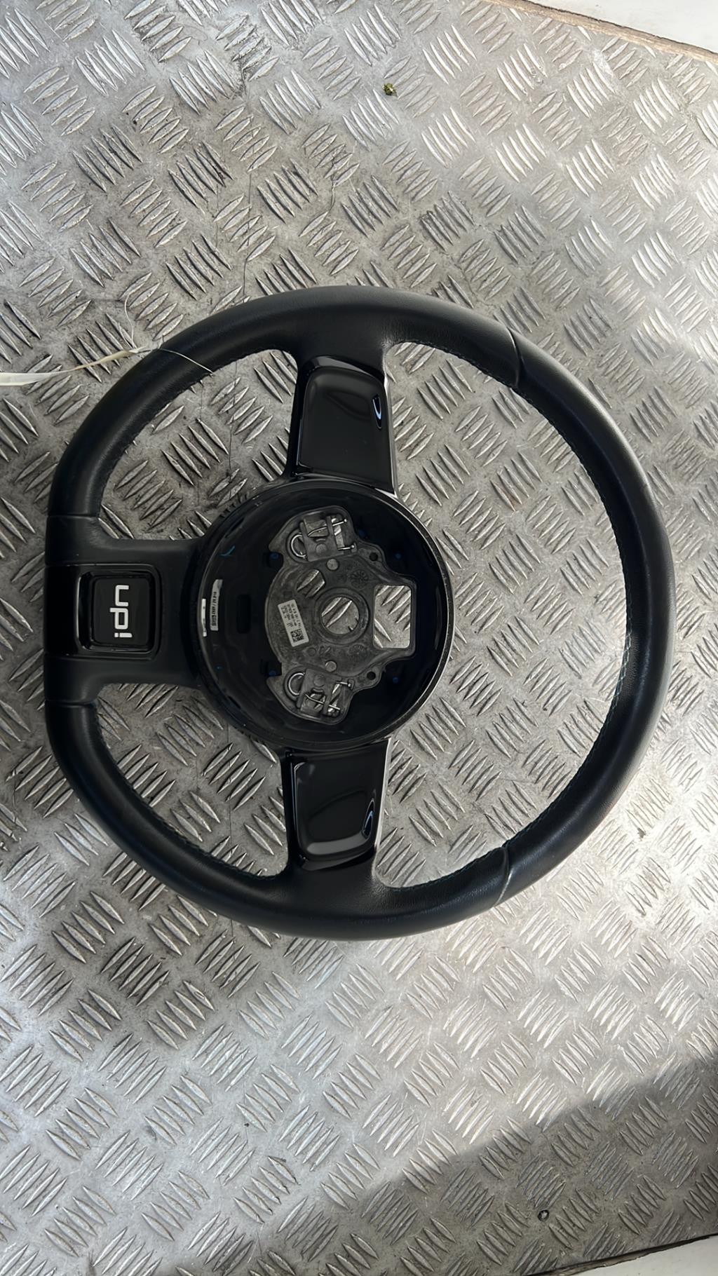 Volant VOLKSWAGEN UP PHASE 1  Blanc Candyweiss (LB9A/B4)  - 1