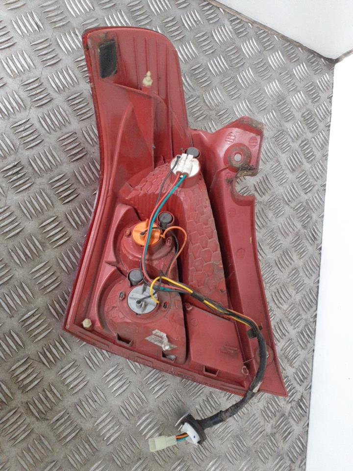 Fanale posteriore principale destro (luci) SUZUKI SWIFT 3 Gasolina - 1