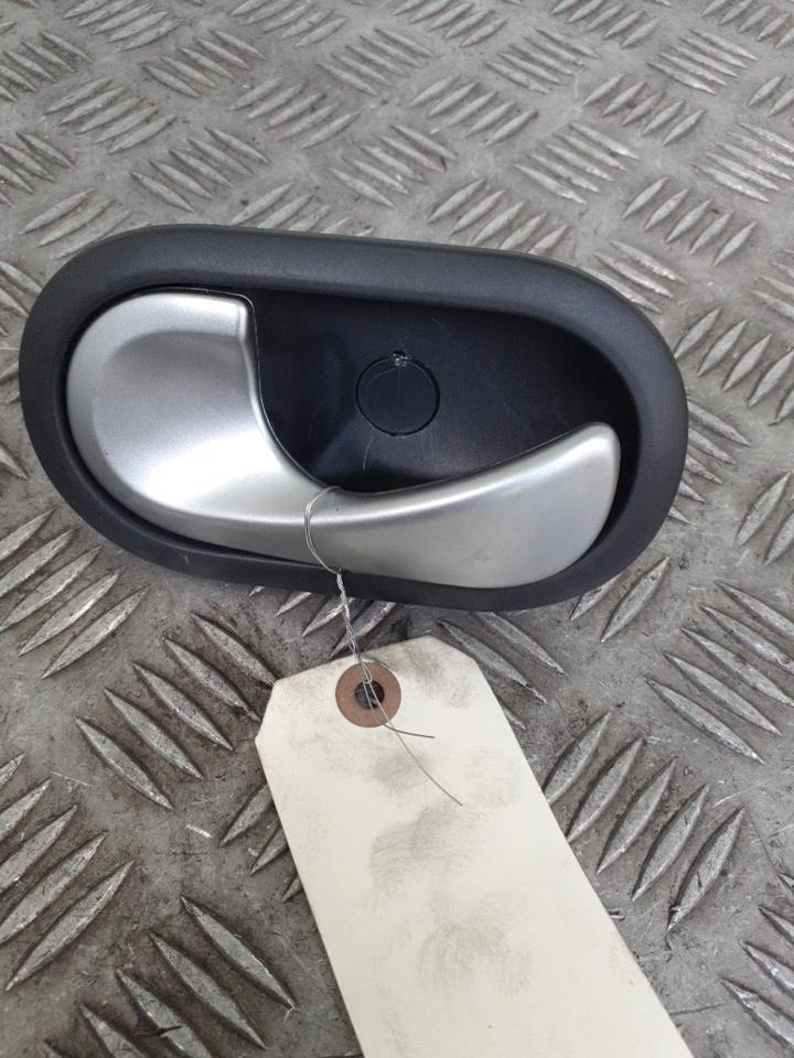 Maniglia interna posteriore sinistra RENAULT CLIO 3 PHASE 2 BREAK   Gris Cassiopée (TEKNG) Gasolina - 1