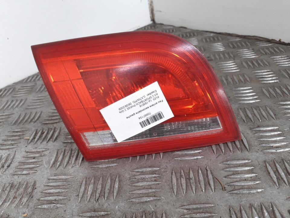 Feu arriere secondaire gauche (feux) AUDI A3 2 SPORTBACK PHASE 2 Gris  Eissilber  (LX7W/P5)  - 1