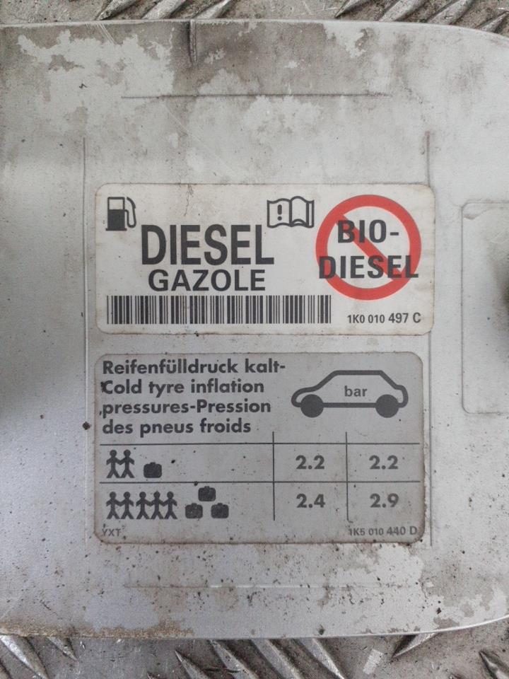 Trappe d'essence VOLKSWAGEN GOLF 6 BREAK  Reflexsilber Metallic (LA7W/8E)  - 1