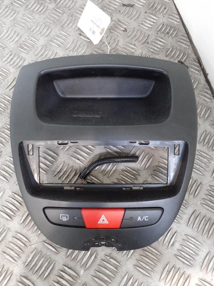 Frontalino autoradio TOYOTA AYGO 1 PHASE 3   Super Red V (3P0) Gasolina - 1