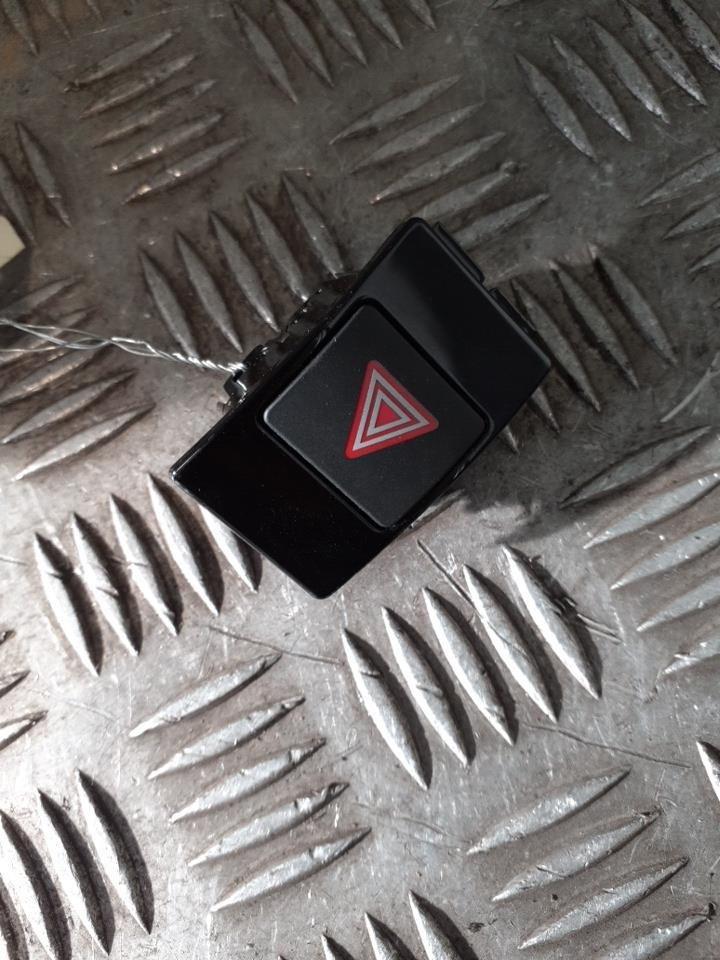 Bouton de warning AUDI A6 4 AVANT PHASE 2 BREAK Diesel - 1