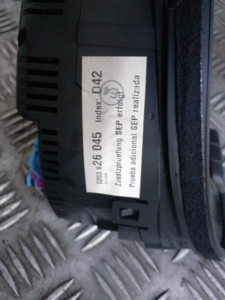 Compteur AUDI A4 2 AVANT PHASE 1 BREAK   Brillantblau (LY5K/E8) Diesel - 1