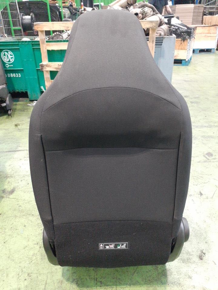 Siege avant droit RENAULT TWINGO 3 PHASE 1 Essence - 1