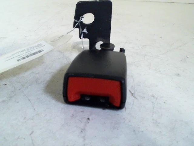 Aggancio cintura sicurezza posteriore sinistro OPEL CORSA D PHASE 2  (Flame Red) (547/79L/79U) Diésel - 1