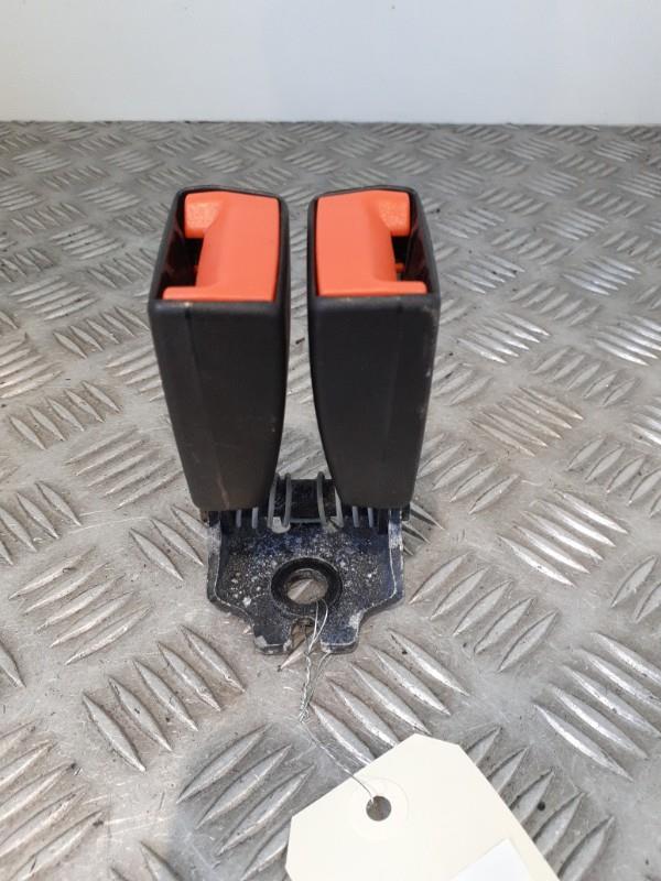Aggancio cintura sicurezza posteriore destro FORD FOCUS 3 PHASE 1 BREAK Diésel - 1