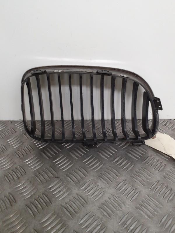 Calandre gauche BMW SERIE 1 E87 PHASE 2  - 1