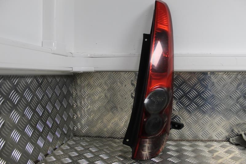Fanale posteriore principale destro (luci) FORD FIESTA 5 PHASE 2 Diésel - 1