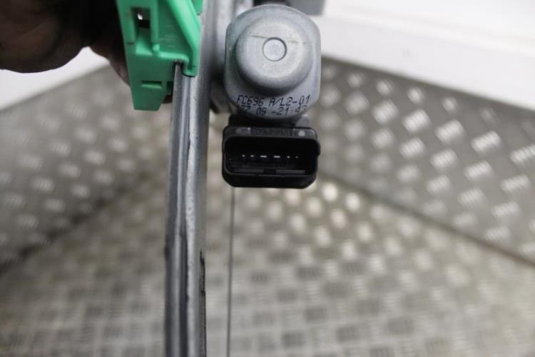 Lève vitre électrique avant gauche