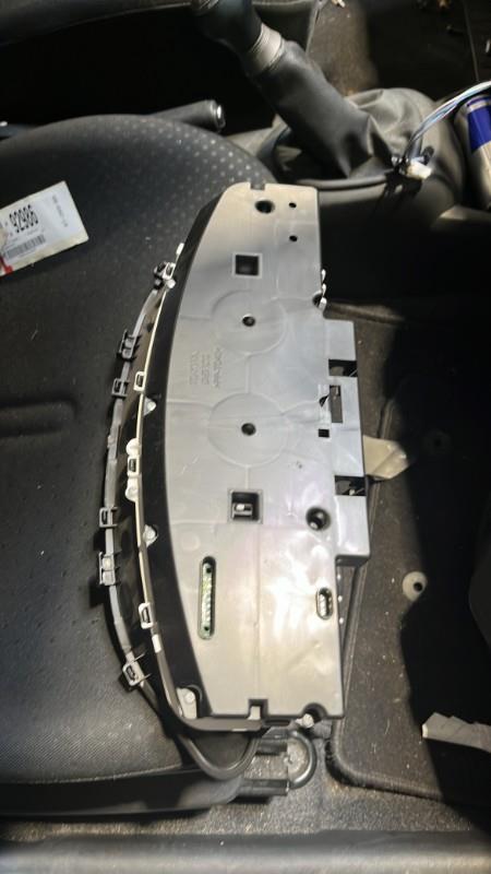 Compteur TOYOTA YARIS 2 PHASE 2 Essence - 1