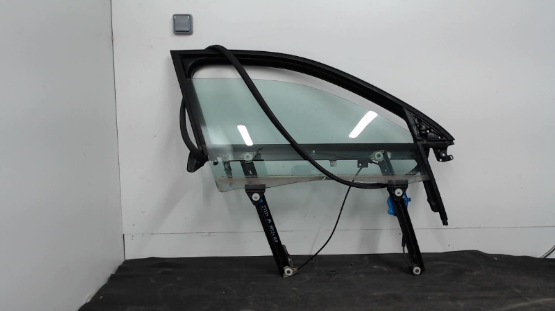 Alzacristalli elettrico anteriore destro AUDI A4 2 AVANT PHASE 1 BREAK Diésel - 1