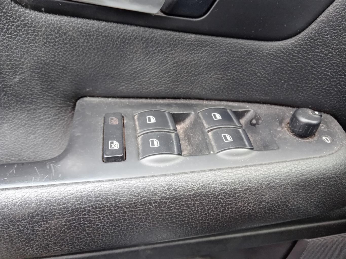 Interruttore lavacristalli anteriore sinistro AUDI A4 2 AVANT PHASE 2 BREAK Diésel - 1