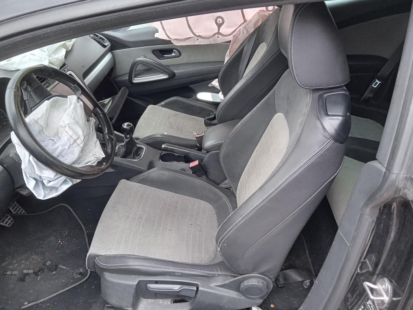 Bracciolo VOLKSWAGEN SCIROCCO 3 PHASE 1 COUPE Gasolina - 1