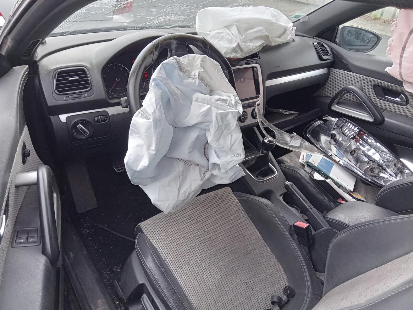 Levier frein à main VOLKSWAGEN SCIROCCO 3 PHASE 1 COUPE Essence - 1
