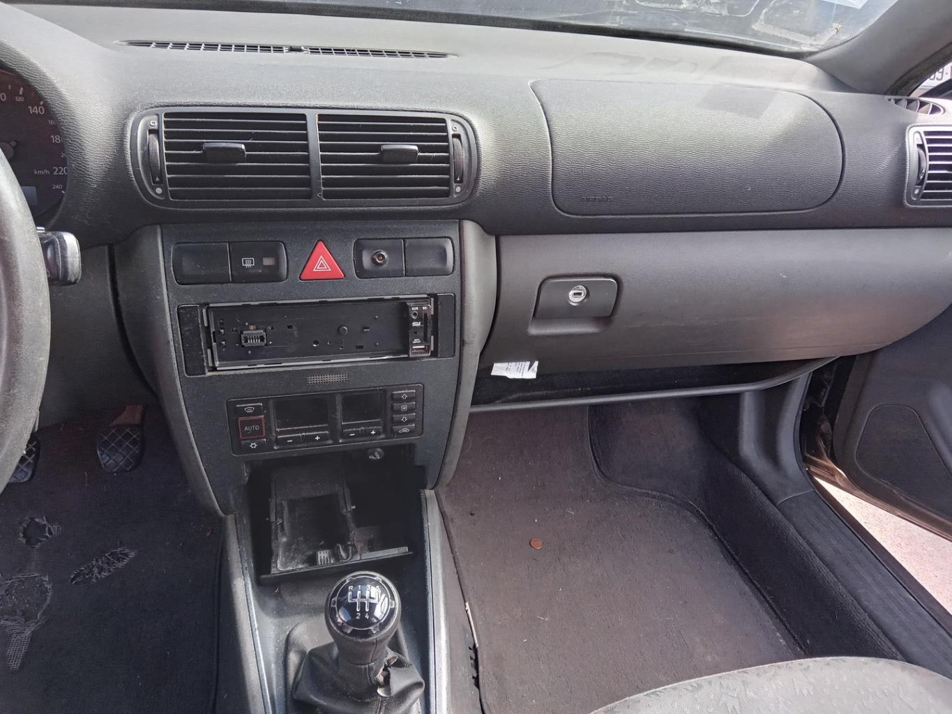 Bouton de warning AUDI A3 1 PHASE 1 Diesel - 1