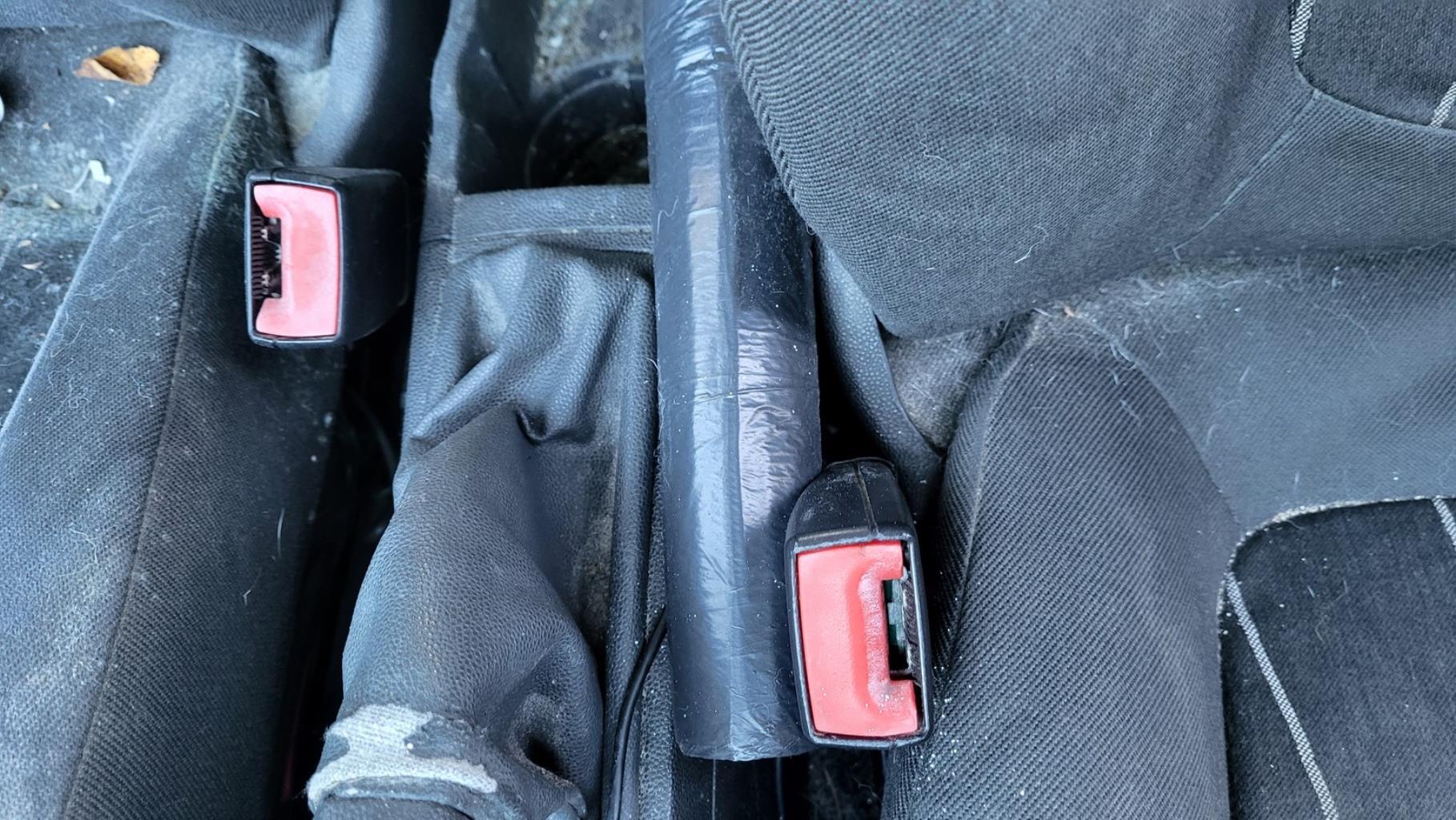 Aggancio cintura sicurezza anteriore destro OPEL CORSA D PHASE 1 Diésel - 1