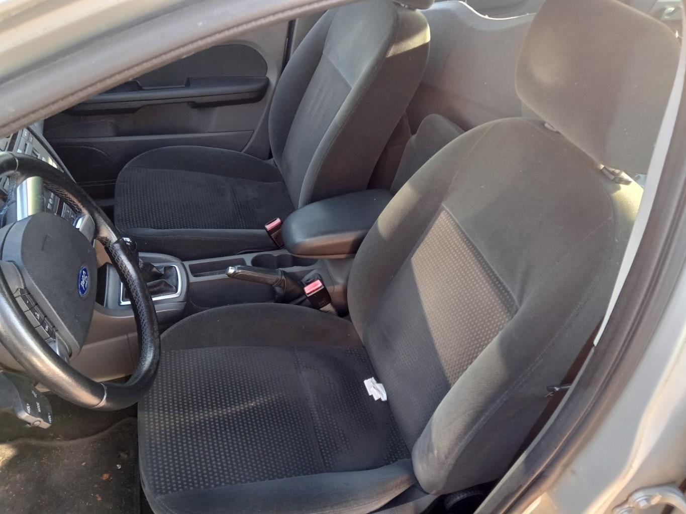 Aggancio cintura sicurezza anteriore sinistro FORD FOCUS 2 PHASE 1 Diésel - 1