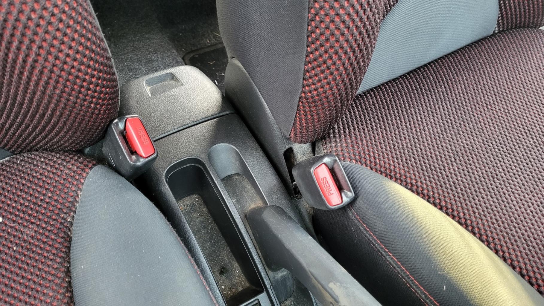 Aggancio cintura sicurezza anteriore sinistro NISSAN NOTE 1 PHASE 1 Diésel - 1