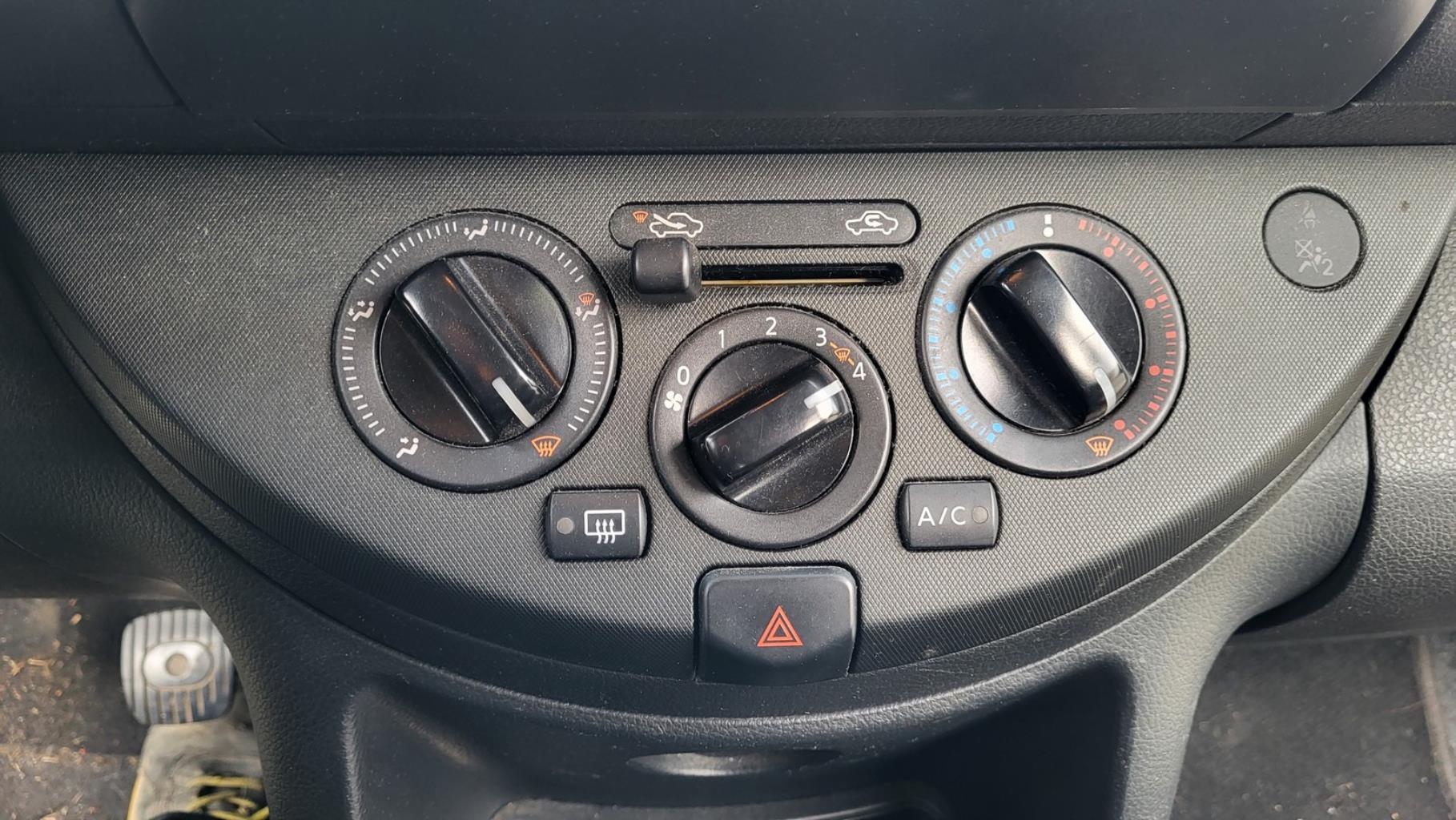 Bouton de warning NISSAN NOTE 1 PHASE 1 Diesel - 1