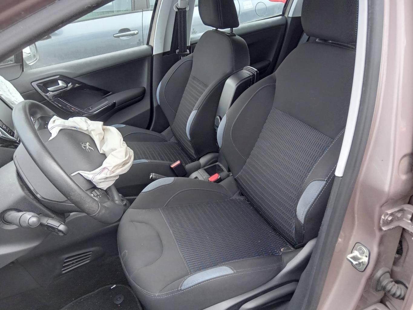 Aggancio cintura sicurezza anteriore sinistro PEUGEOT 208 1 PHASE 1 Gasolina - 1