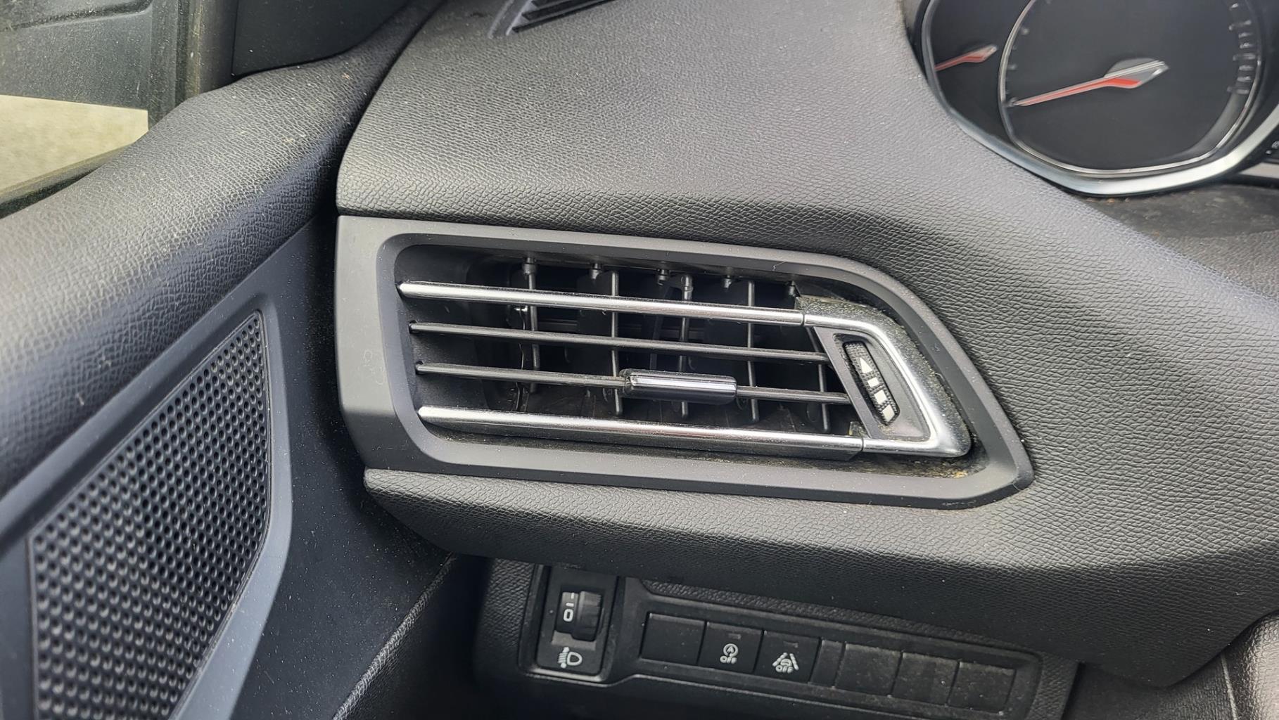 Bocchetta aerazione cruscotto anteriore sinistra PEUGEOT 308 2 SW PHASE 2 BREAK Diésel - 1