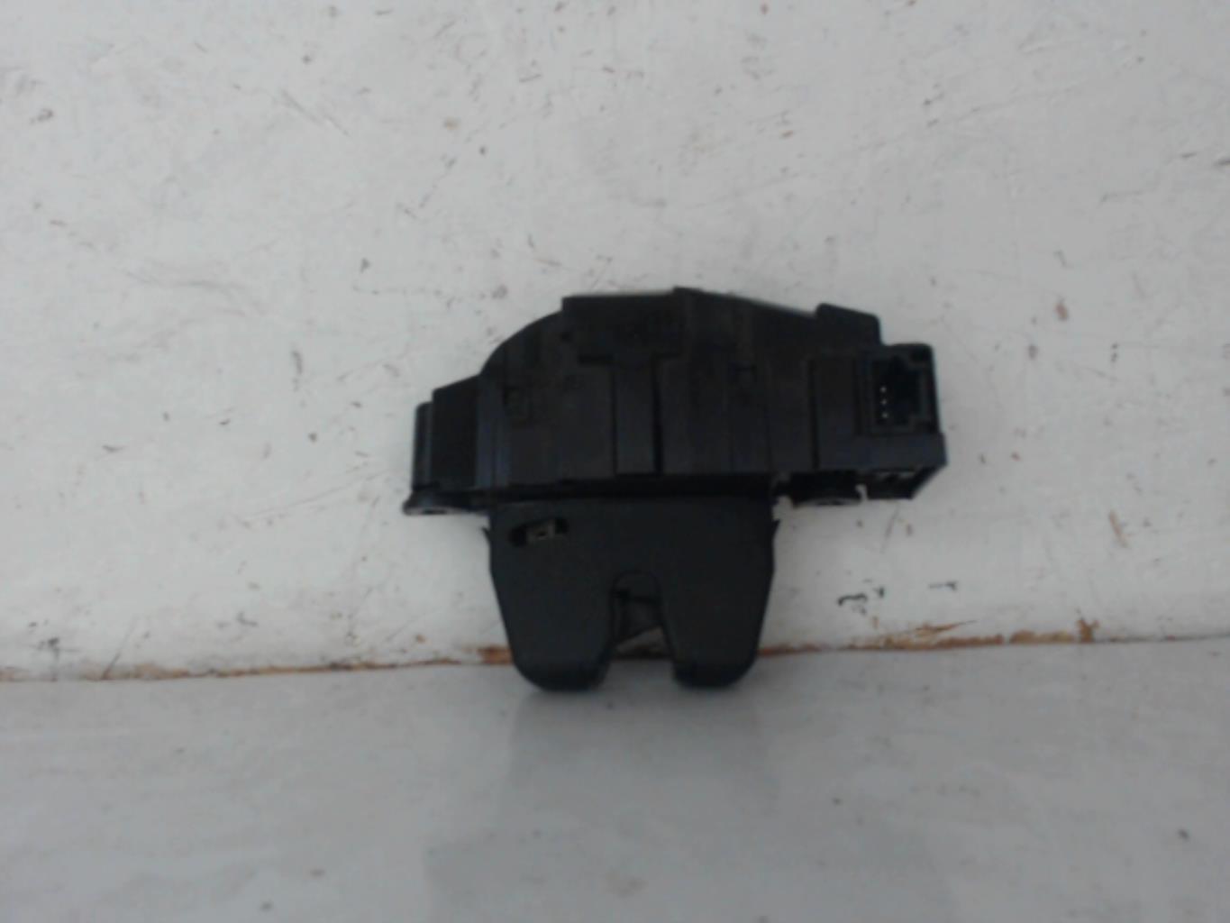 Serrure de hayon RENAULT CLIO 3 PHASE 2 Diesel - 1