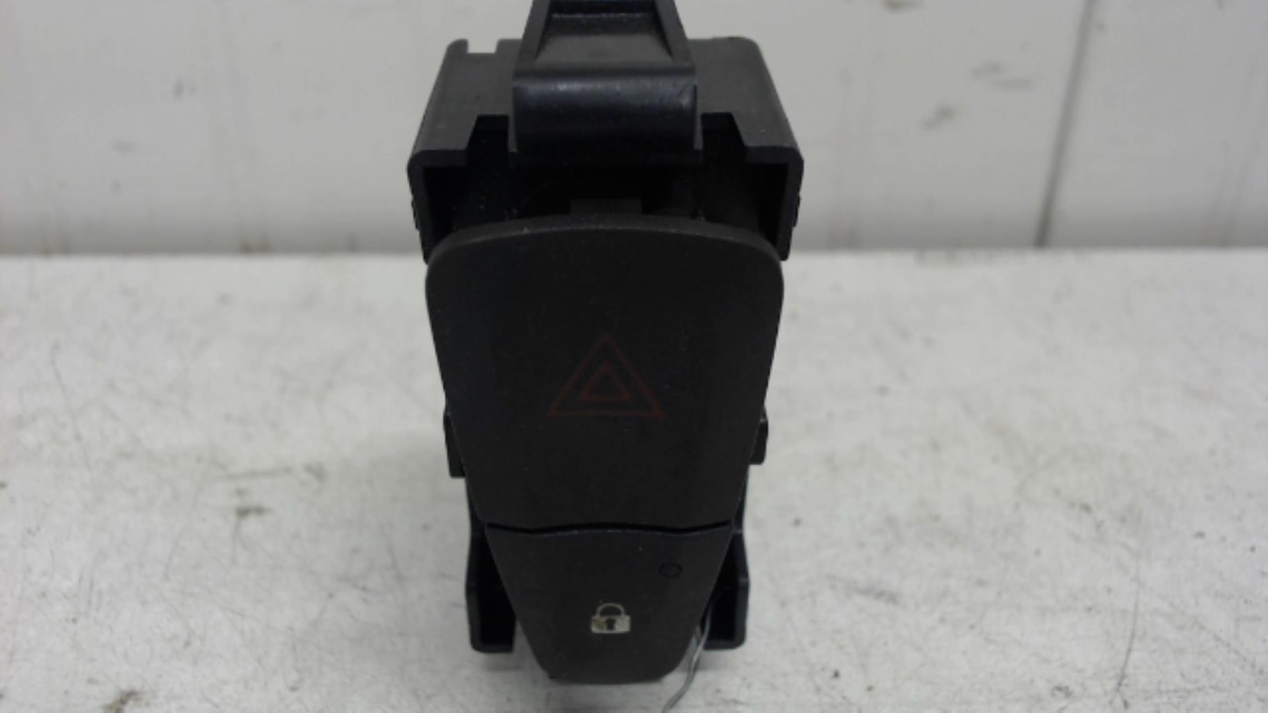 Bouton de warning RENAULT MEGANE 3 PHASE 2 Diesel - 1
