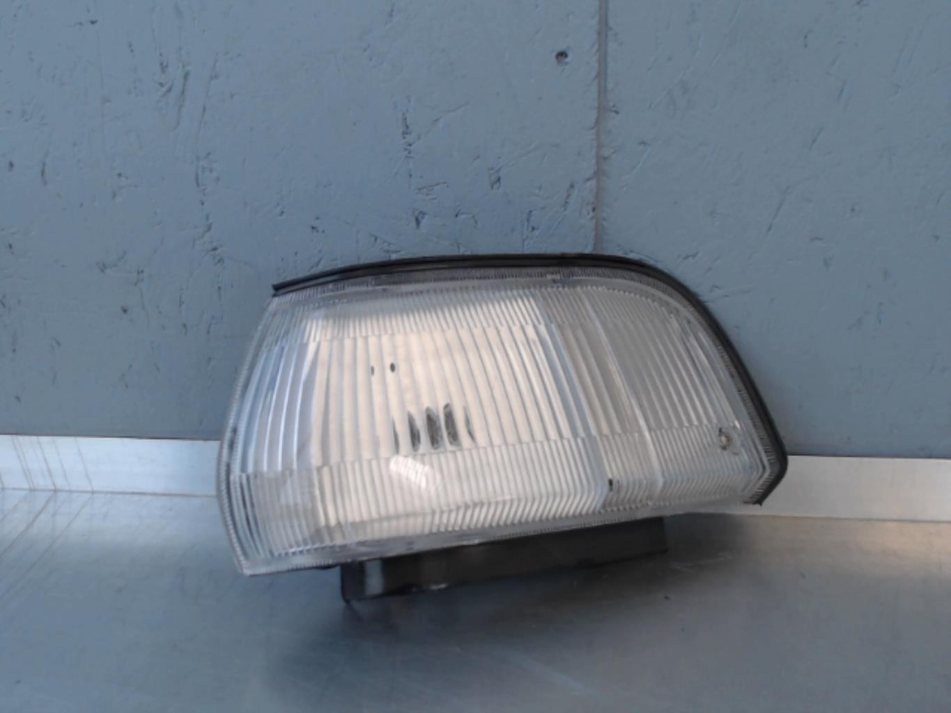 Gruppo ottico anteriore secondario sinistro (luci)(freccia) TOYOTA COROLLA 7  - 1