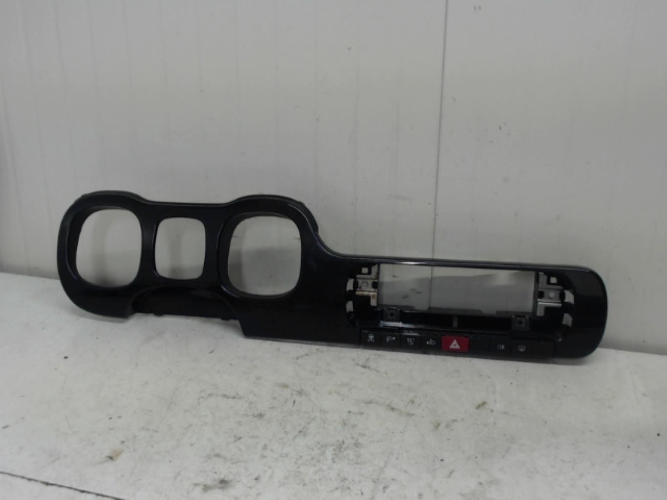 Bouton de warning FIAT PANDA 3 PHASE 1 Essence - 1