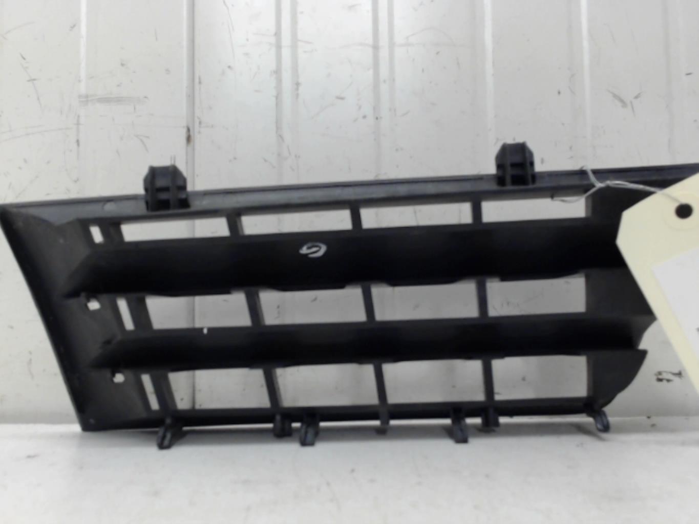 Grille de calandre gauche RENAULT MEGANE 2 PHASE 1 Diesel - 1