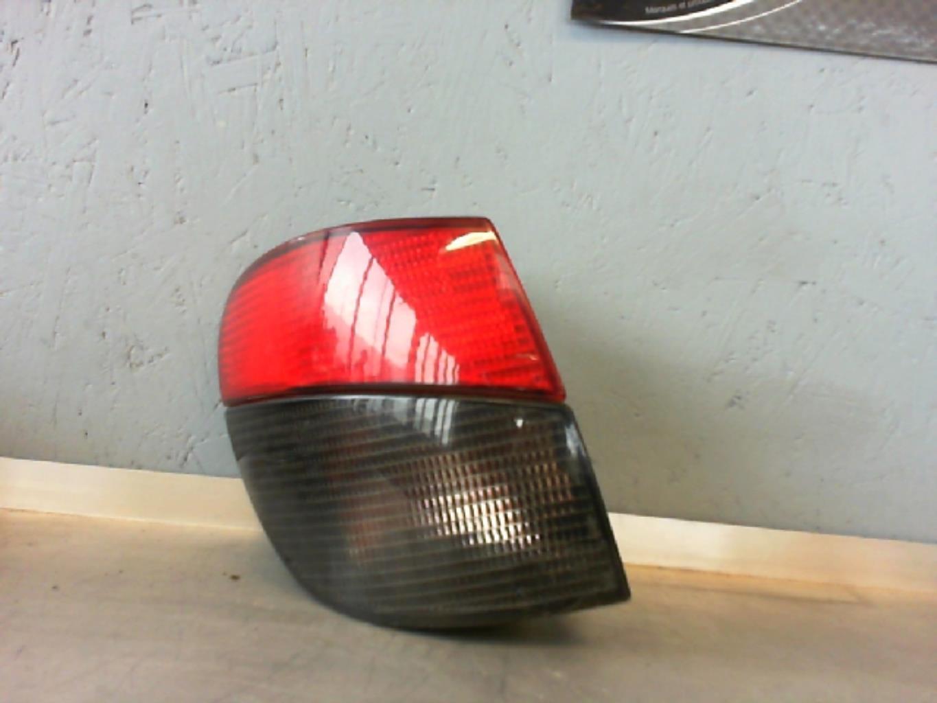 Fanale posteriore principale sinistro (luci) PEUGEOT 406 PHASE 1 BREAK Diésel - 1