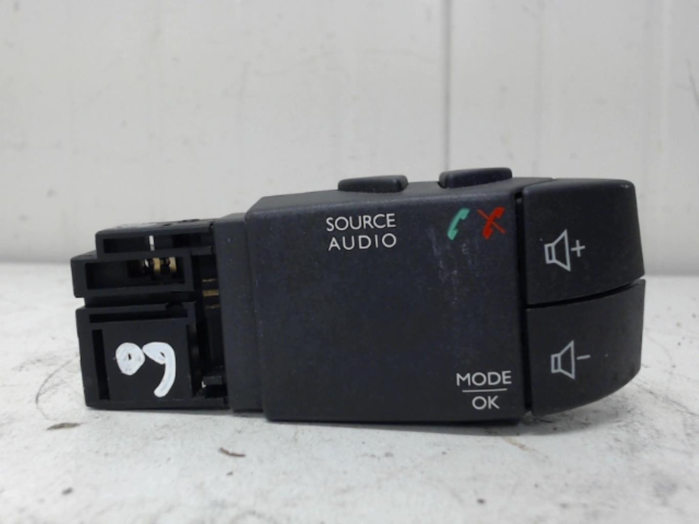 Commande autoradio RENAULT CLIO 4 PHASE 2 Diesel - 1