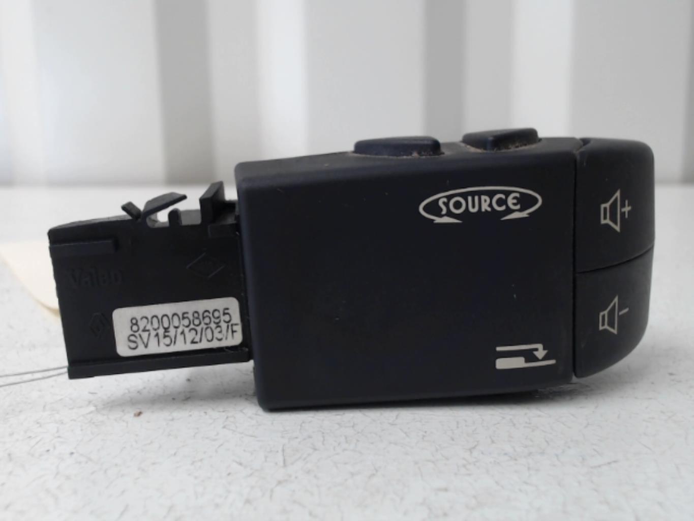 Commande autoradio RENAULT CLIO 2 PHASE 2 Diesel - 1