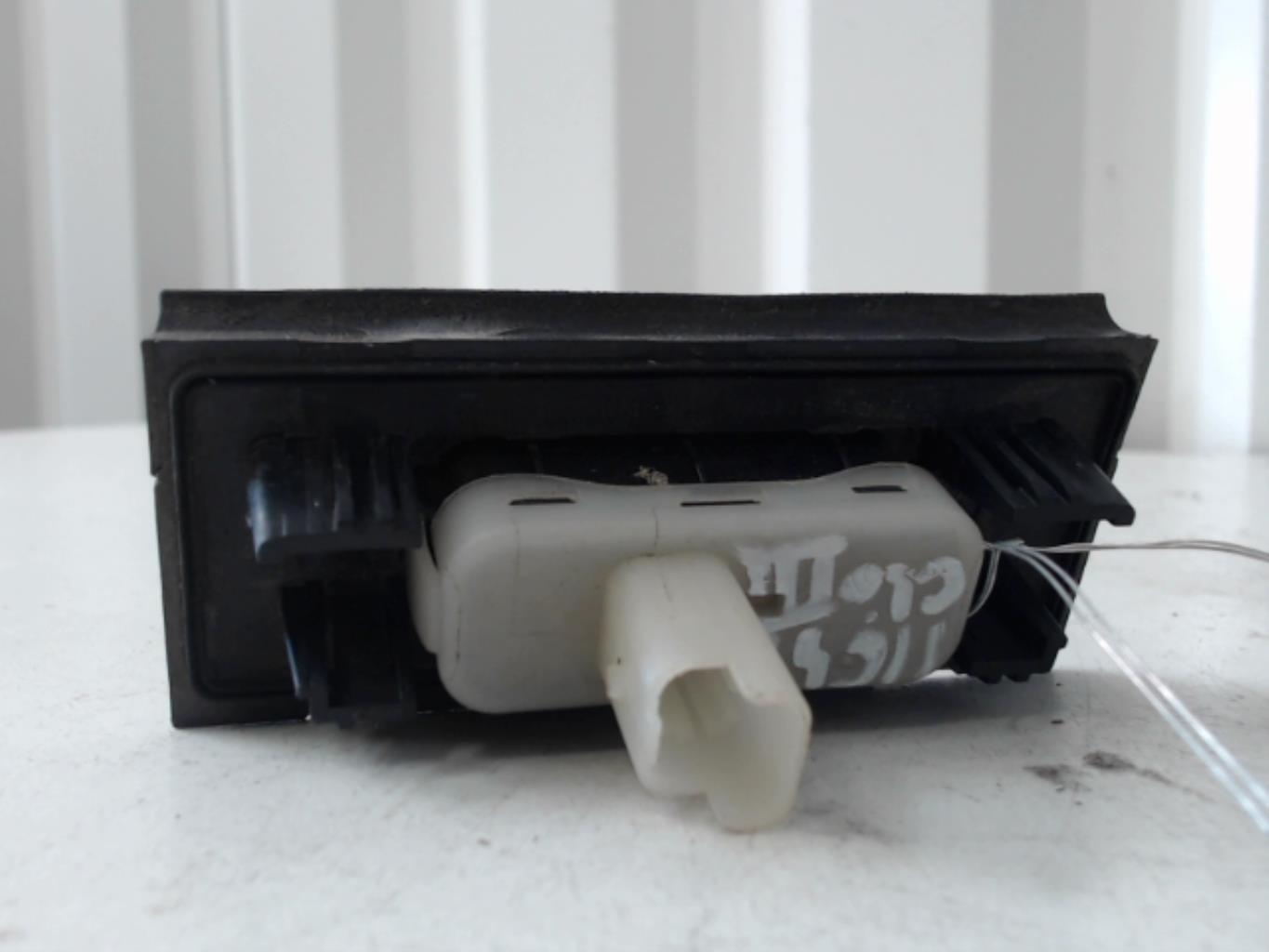Attuatore serratura portellone posteriore RENAULT CLIO 3 PHASE 1 Diésel - 1
