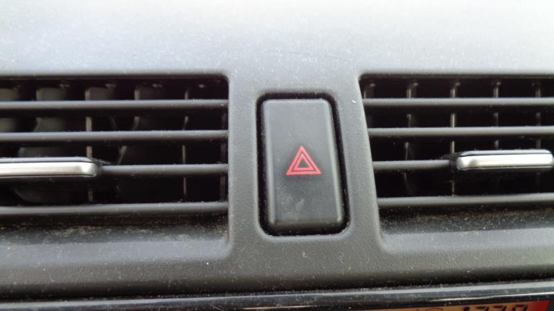 Bouton de warning MAZDA 3 1 PHASE 2 Diesel - 1