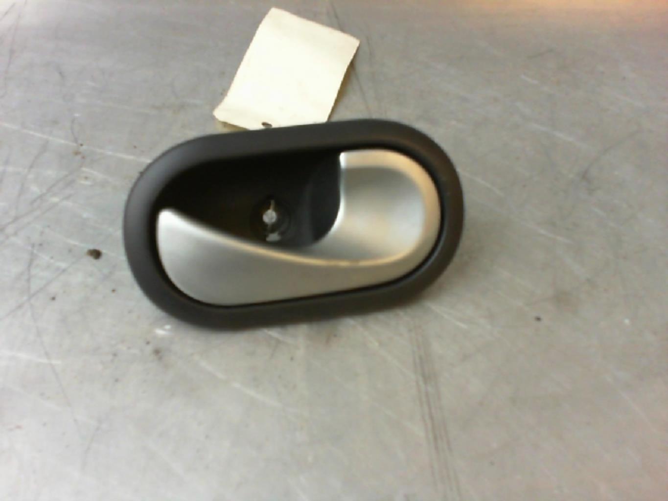 Poignee interieur avant droit RENAULT MEGANE 2 PHASE 2 BREAK Diesel - 1